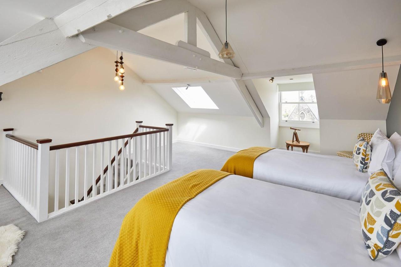 Host & - One Mulgrave Place Whitby