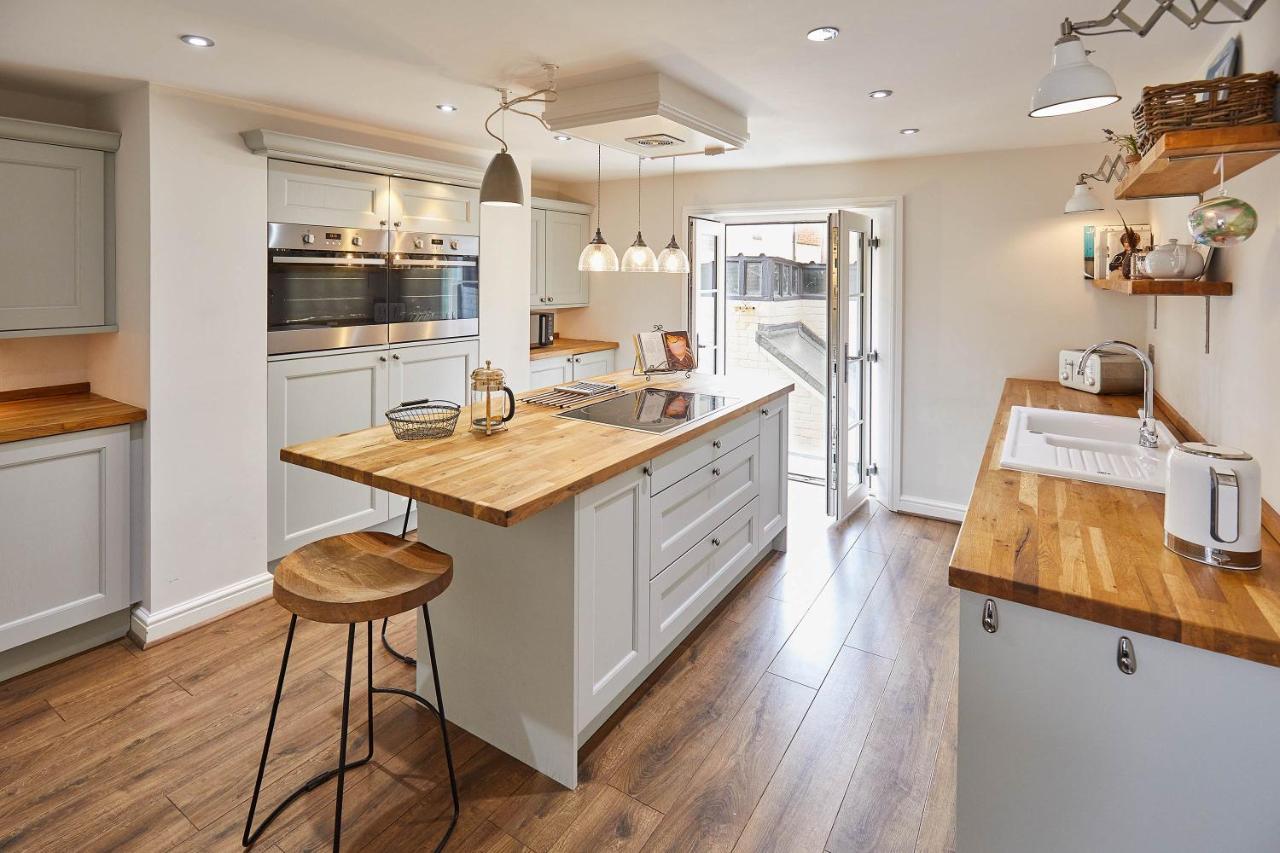 Host & - One Mulgrave Place